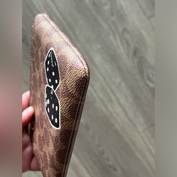 NWT 🦖🤎Coach T-Rex Corner Zip Wristlet in Signature Canvas - Picture 8 of 13